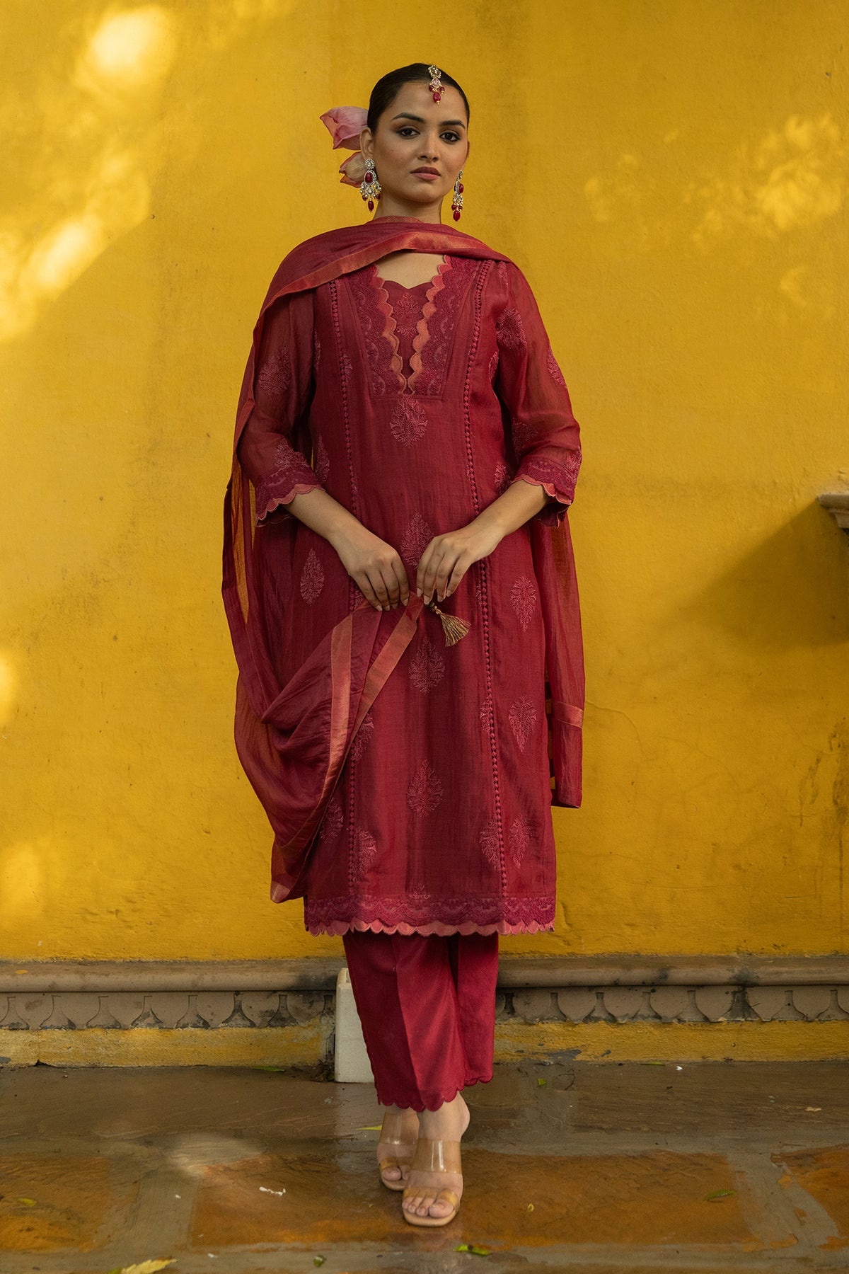 Mul Chanderi lining Suit Set with glitter border Dupatta and elegant scallop collar pattern