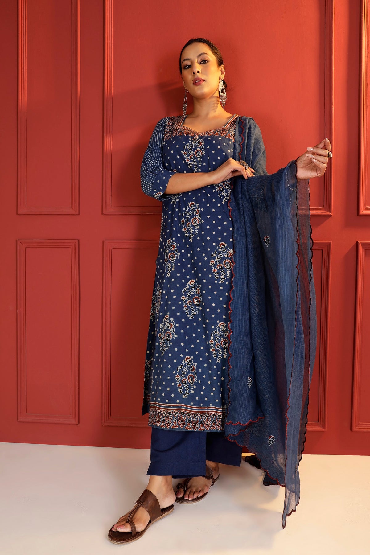 Hand-Embroidered Scalloped Kota Dupatta with Indigo Bootis