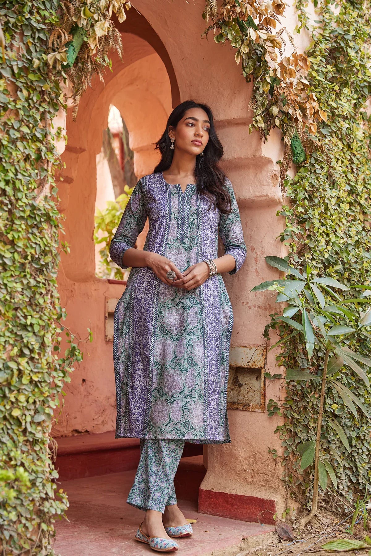 Best Colours to Wear During Navratri- 9-Day Kurta Style Guide for Women by Vishnu Store