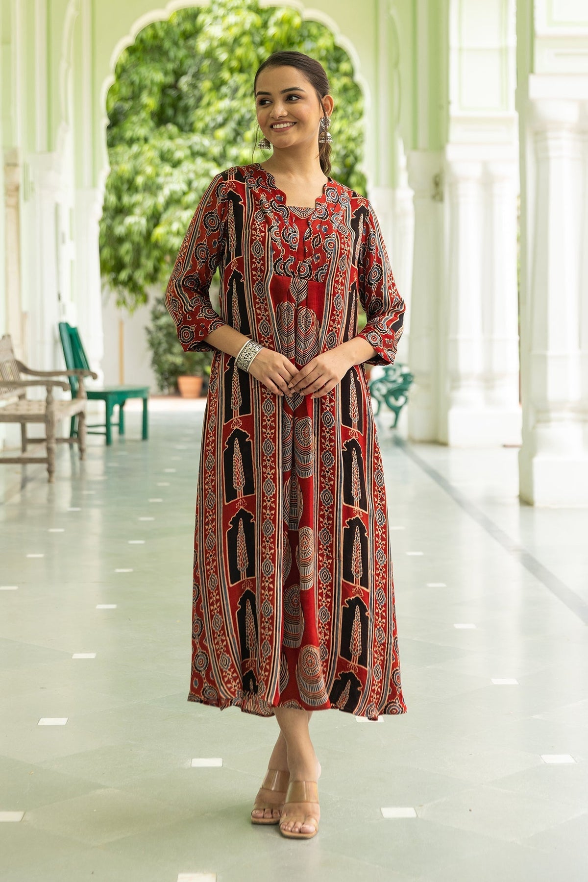 Why Ethnic Wear is the Best Choice for Office and Social Gatherings