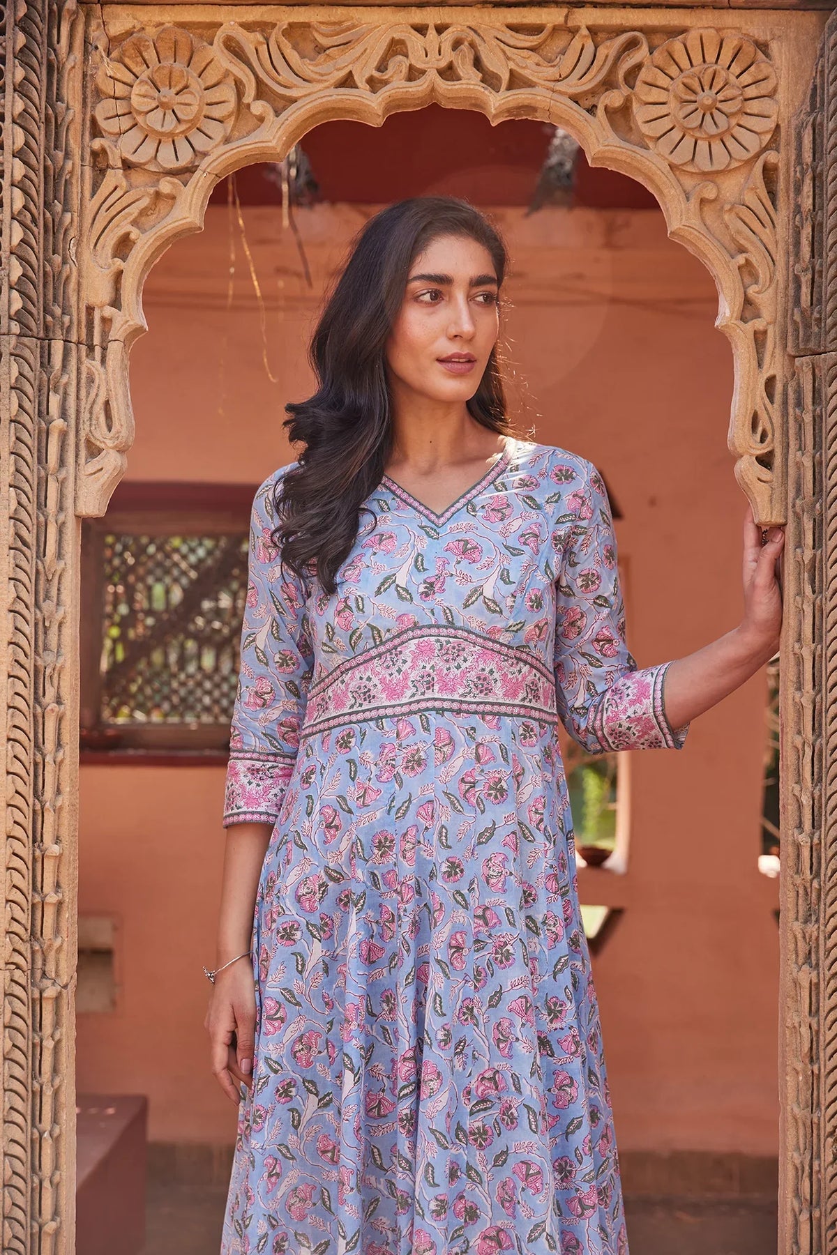 From Dussehra Pooja to Evening Festivities: Ethnic Wear Anarkali Styling Tips for Women at Vishnu