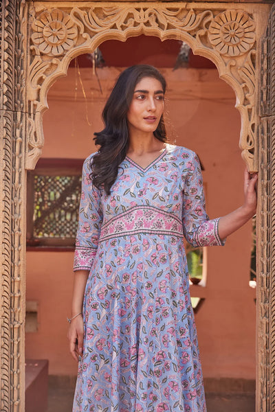 From Dussehra Pooja to Evening Festivities: Ethnic Wear Anarkali Styling Tips for Women at Vishnu