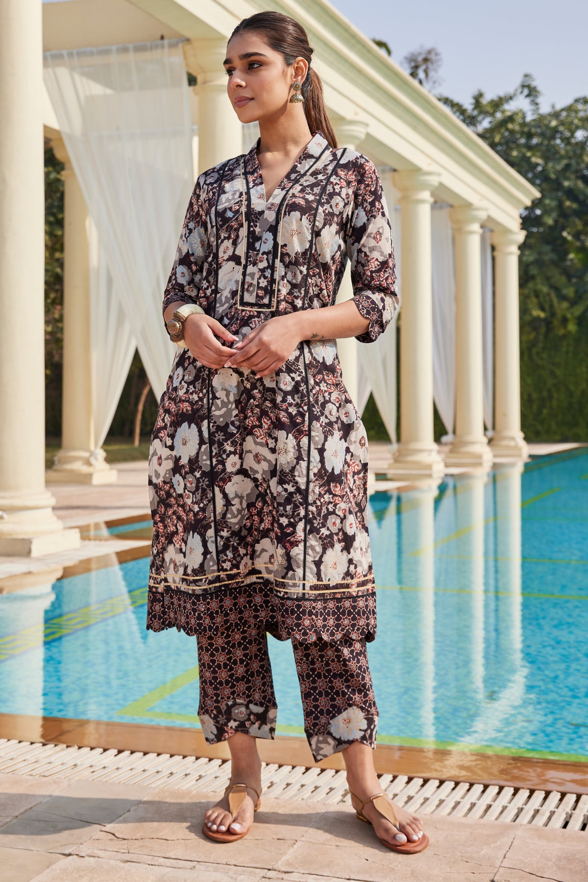 Buy Latest V-Neck Bagru & Ajrakh Dual-Print Kurta Online | Indian Ethnic Wear