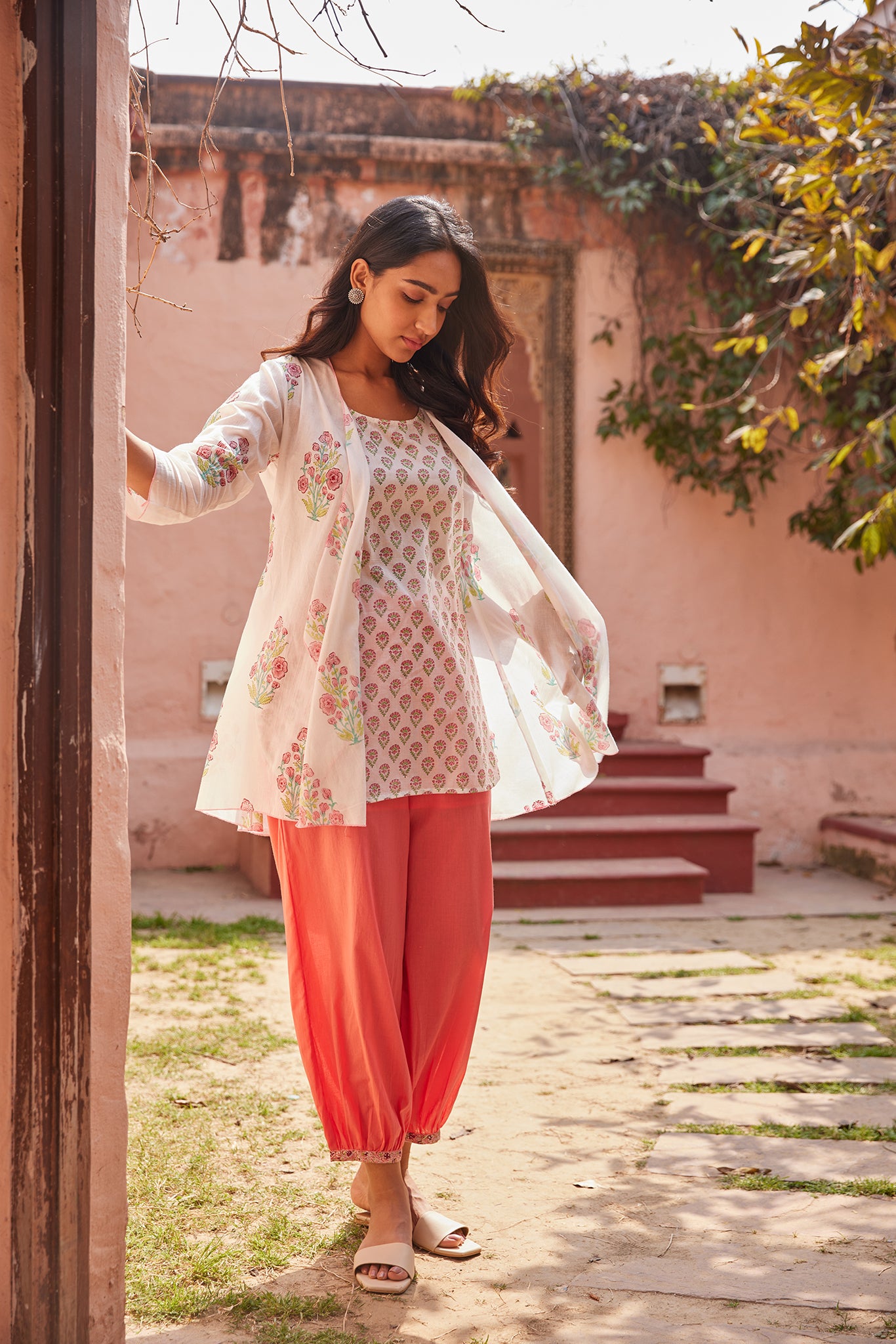 Embroidered Full Sleeve Kurti with Chanderi Shrug at Rs 1350 in Lucknow