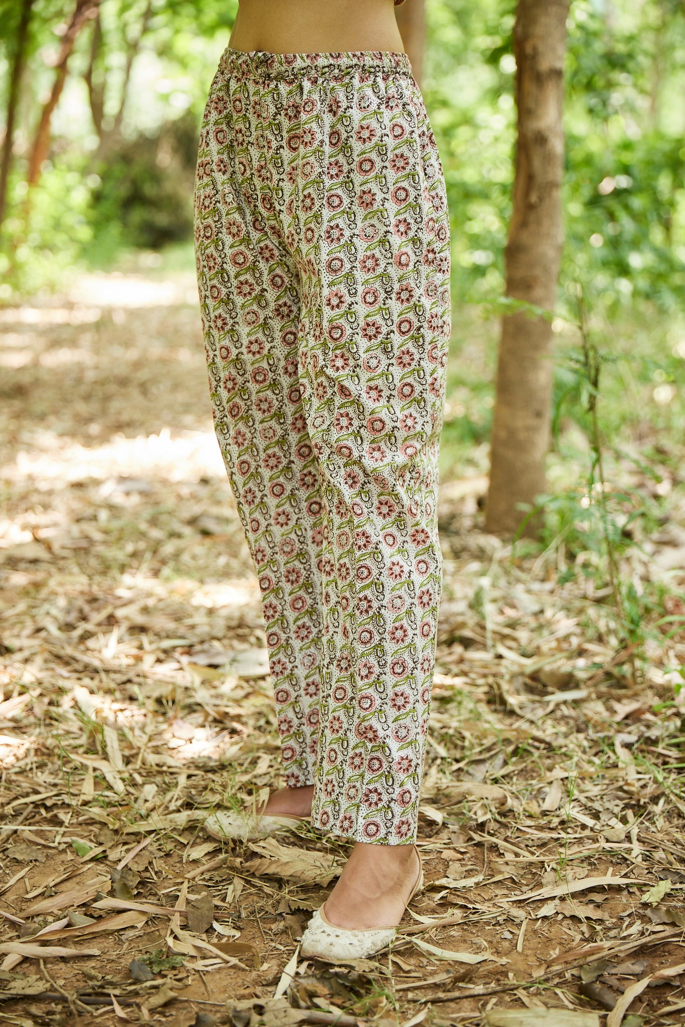 White Printed Ethnic Slim Pants With Pockets